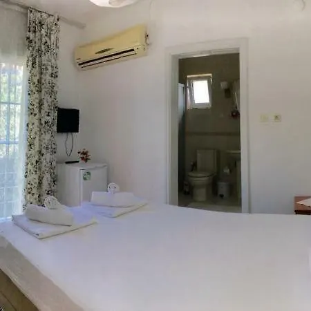 Marti Gazde/Camere de închiriat